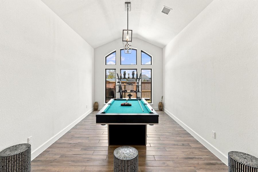 Furnished interior view inside a new home in Valencia, Manvel (Image 12).