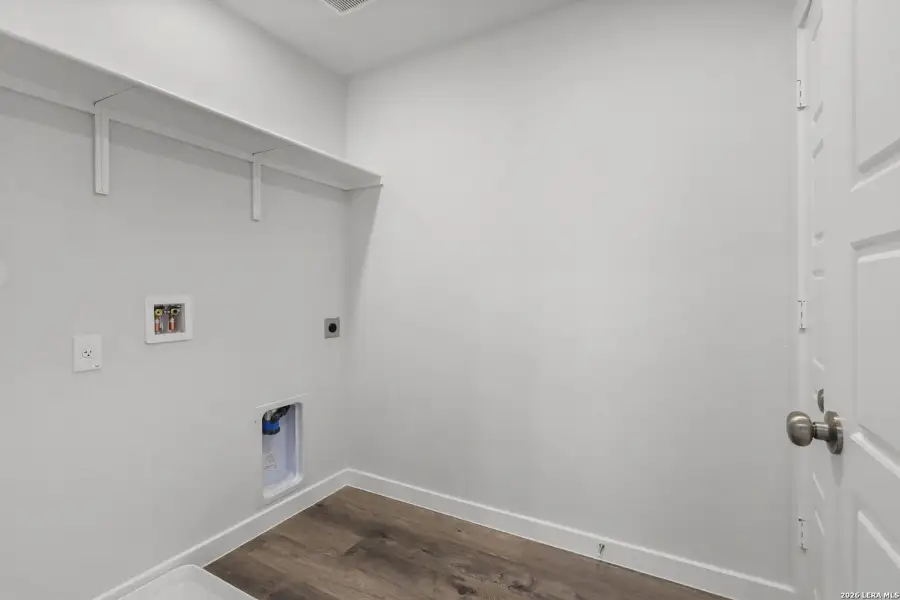Spacious, unfurnished interior of a new home in Summerlin, San Antonio (Image 16).