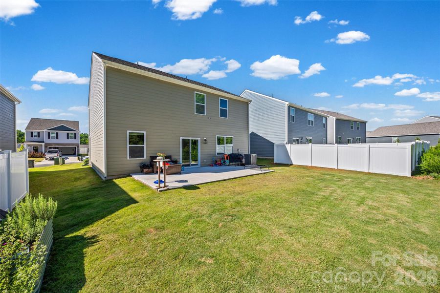 Exterior details and patio area of a home in Fergus Crossing, York (Image 25).