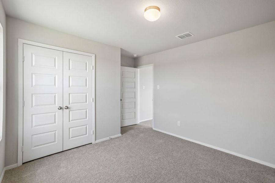 Spacious, unfurnished interior of a new home in Cloverleaf, Austin (Image 25).