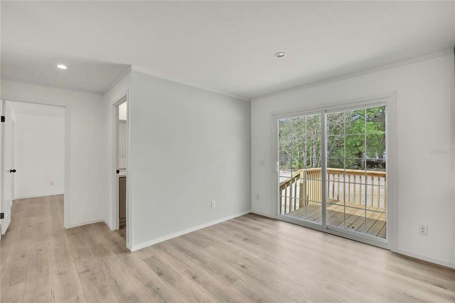 Spacious, unfurnished interior of a new home in , Homosassa (Image 17).