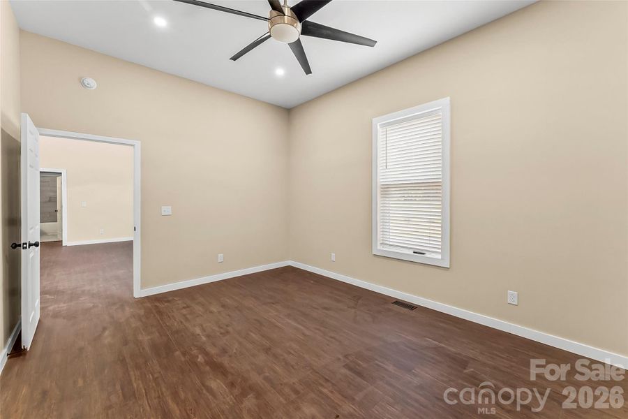 Spacious, unfurnished interior of a new home in , Lenoir (Image 20).