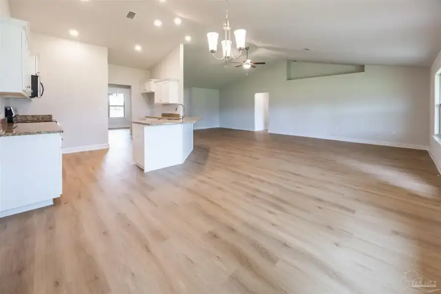 Spacious, unfurnished interior of a new home in Spring Hill, Spring Hill (Image 15).