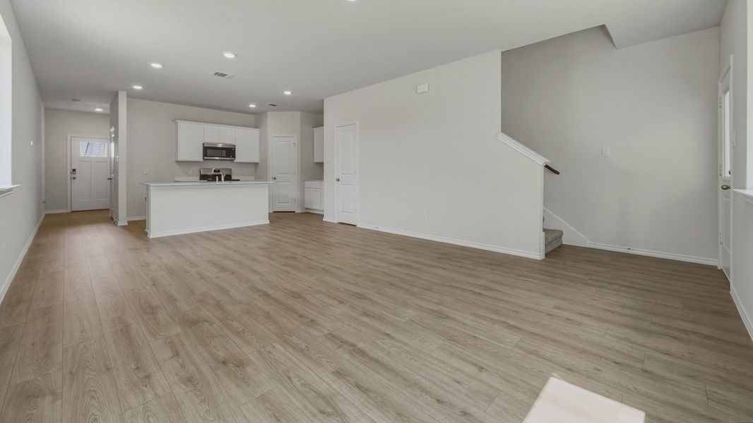 Spacious, unfurnished interior of a new home in Stonewood, Sulphur Springs (Image 5).