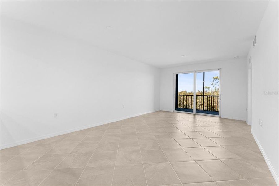 Spacious, unfurnished interior of a new home in Heritage Landing: Veranda Condominiums, Punta Gorda (Image 46).