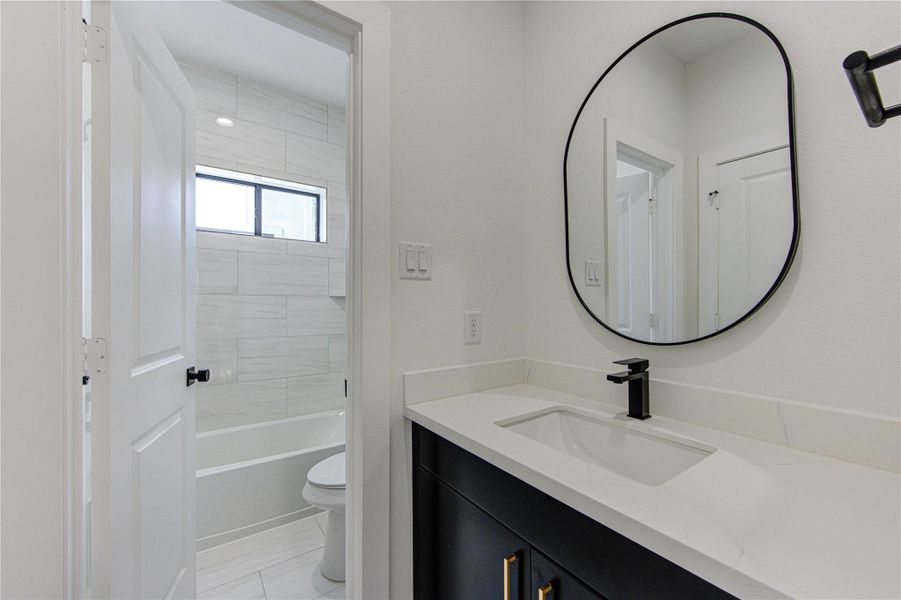 Separate sinks in the secondary bathroom