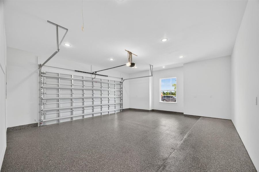 Spacious, unfurnished interior of a new home in , Hitchcock (Image 30).