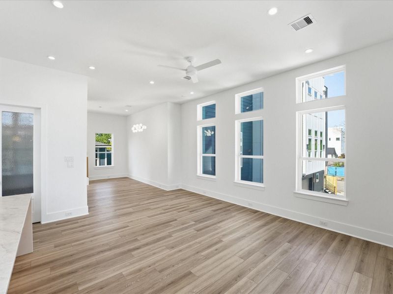 Spacious, unfurnished interior of a new home in , Houston (Image 15).
