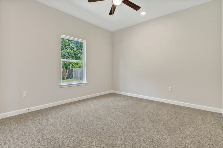 Spacious, unfurnished interior of a new home in Oak Hollow, Crestview (Image 16).
