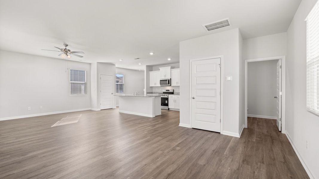 Spacious, unfurnished interior of a new home in Wrenfield at Chanticleer, North Augusta (Image 19).