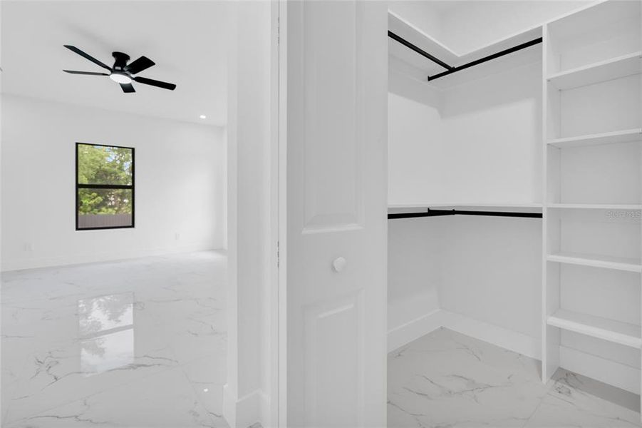 Spacious, unfurnished interior of a new home in , Lehigh Acres (Image 12).