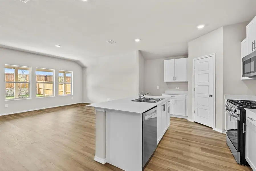 Furnished interior view inside a new home in Sunnycreek, Crowley (Image 8).