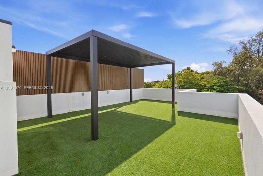 Exterior details and patio area of a home in , Miami (Image 31).