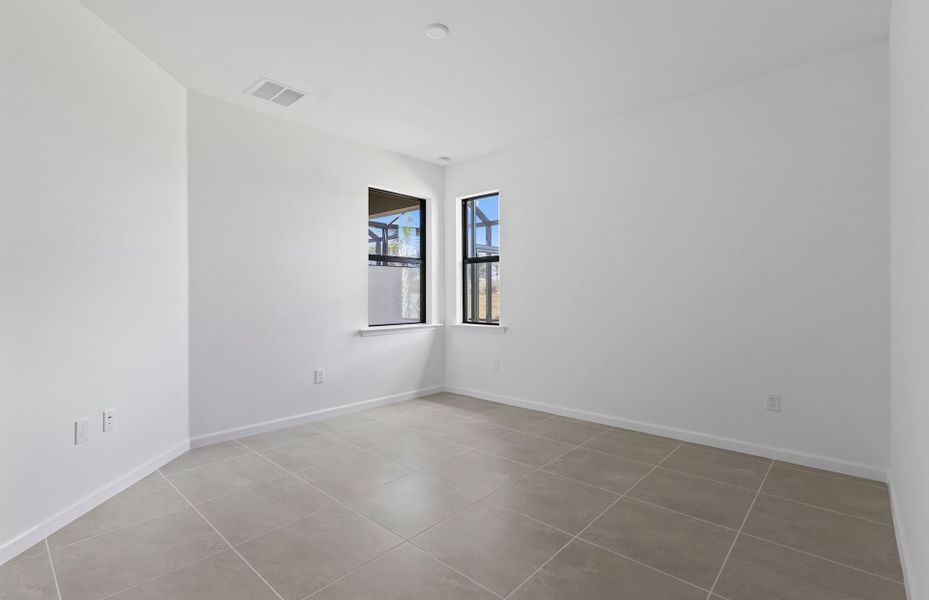 Spacious, unfurnished interior of a new home in Del Webb Naples, Ave Maria (Image 16).