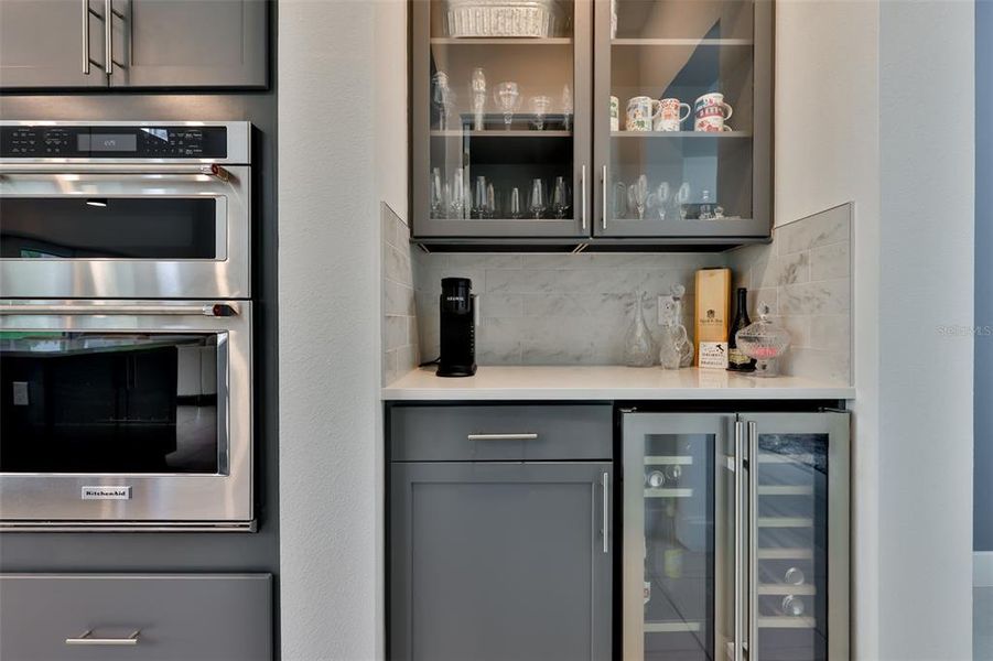 Close-up of interior finishes inside a home in , Apollo Beach (Image 20).
