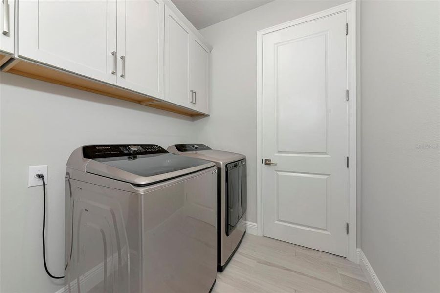 Furnished interior view inside a new home in , Sarasota (Image 13).