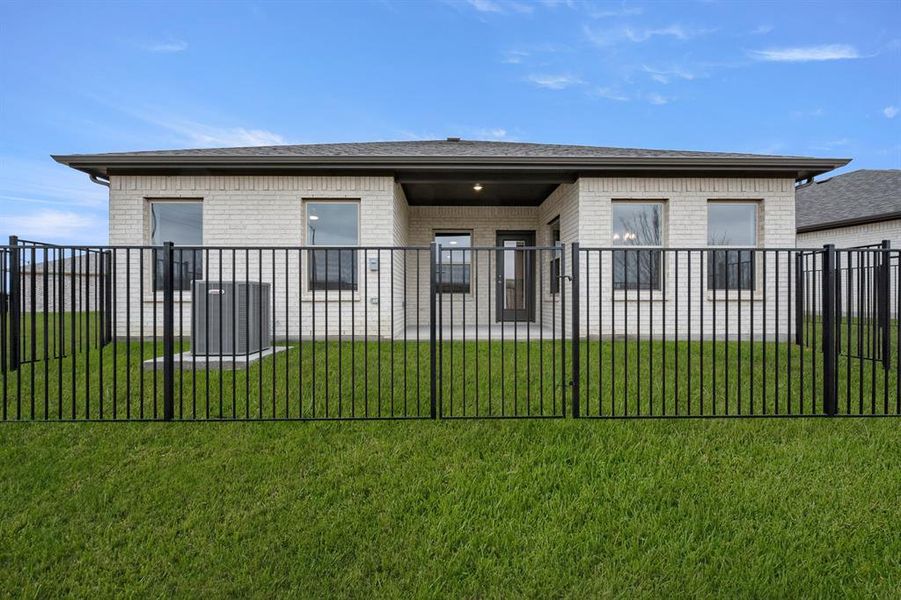 5900 Carmona-  BACK-7201