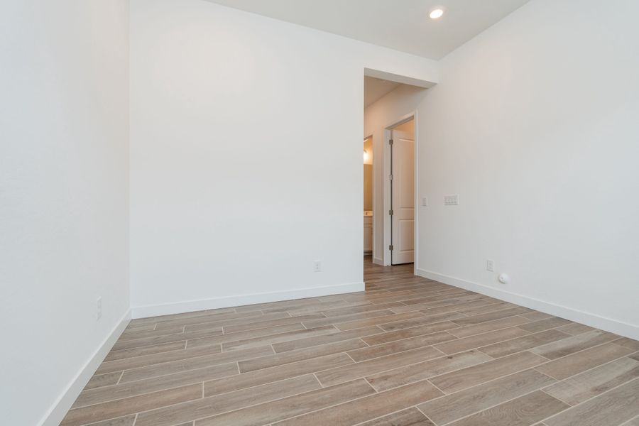 Spacious, unfurnished interior of a new home in Abel Ranch, Goodyear (Image 14).