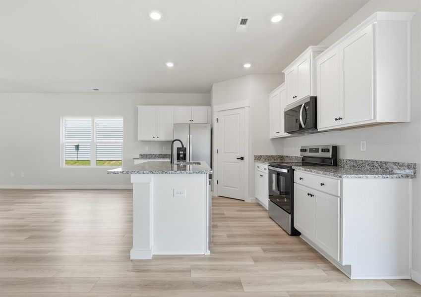 Chefs of all skill levels will love this spacious kitchen