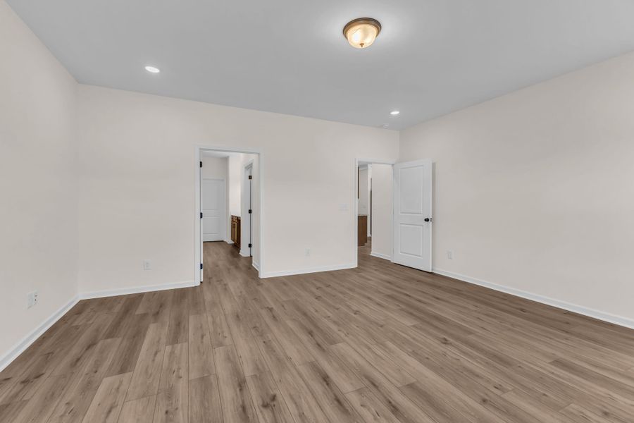 Spacious, unfurnished interior of a new home in Hampshire Hills, Columbia (Image 21).