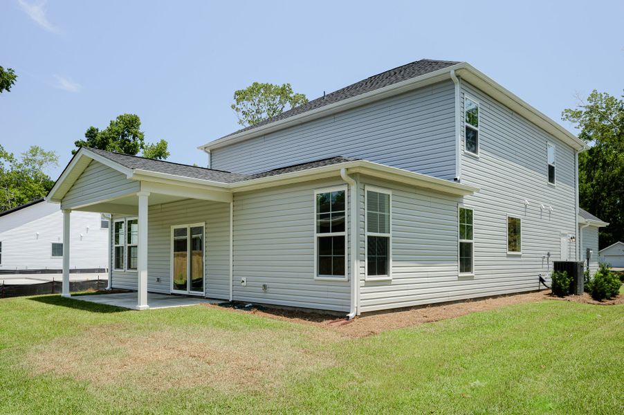 Representative exterior details of a home built from the St. Ledger by Hunter Quinn Homes in Creek Pointe, Moncks Corner (Image 3).