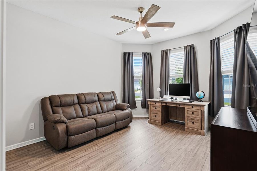 Furnished interior view inside a new home in , Kissimmee (Image 10).