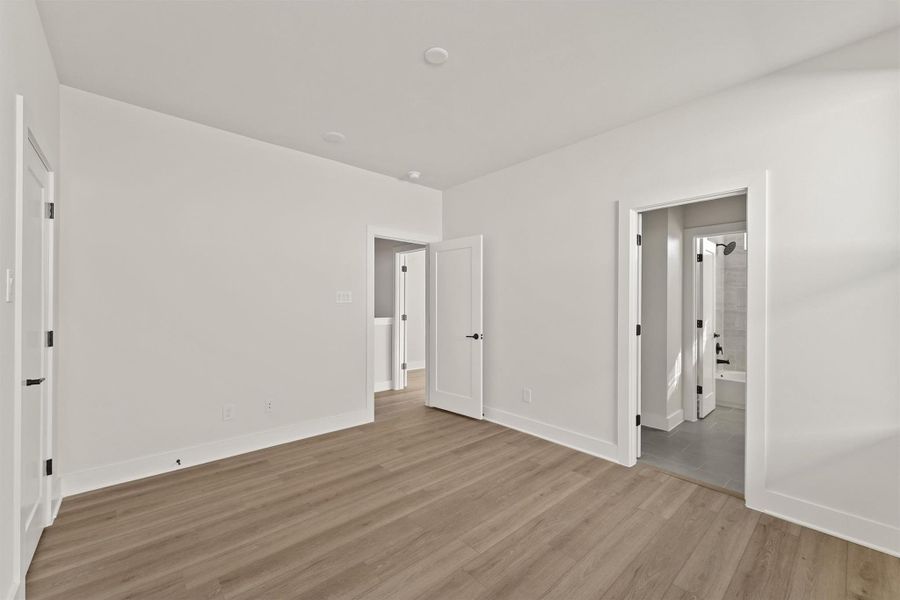 Spacious, unfurnished interior of a new home in Jesselton Square at Creekmont, Houston (Image 20). Spacious, unfurnished interior of a new home in Jesselton Square at Creekmont, Houston (Image 20).