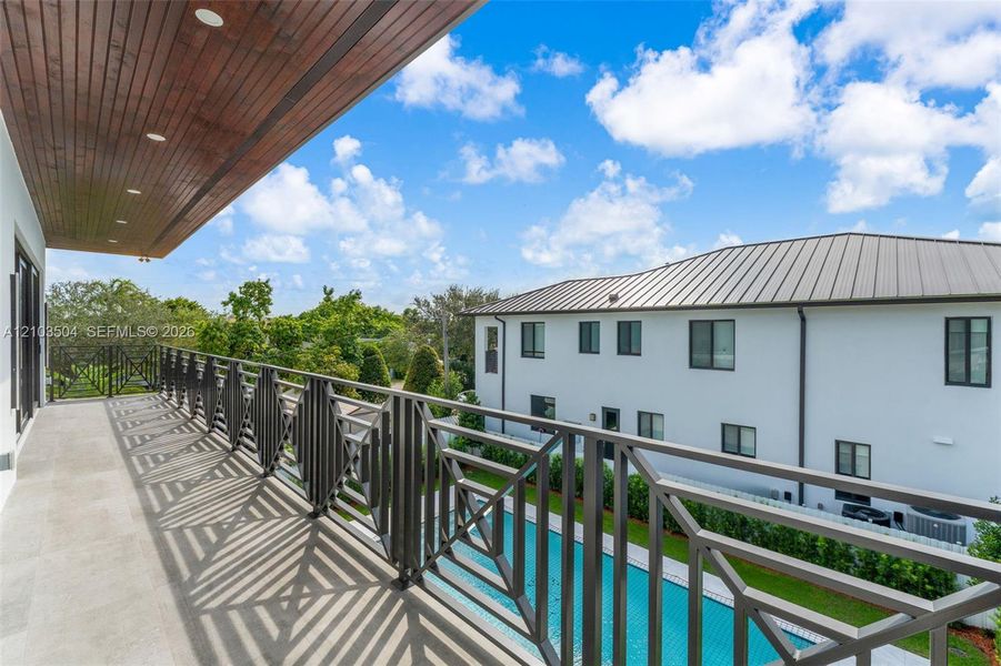 Exterior details and patio area of a home in , Miami (Image 33).