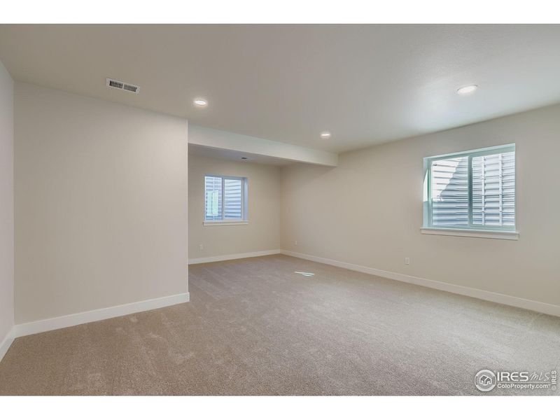 Spacious, unfurnished interior of a new home in Barefoot Lakes, Firestone (Image 25). Spacious, unfurnished interior of a new home in Barefoot Lakes, Firestone (Image 25).