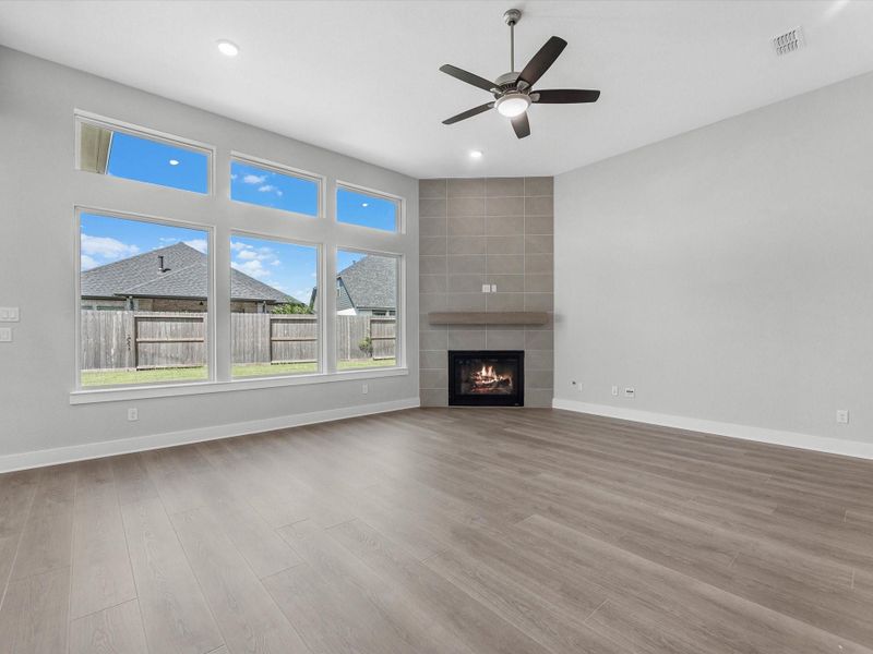 Spacious, unfurnished interior of a new home in Cross Creek Ranch 60′, Fulshear (Image 17). Spacious, unfurnished interior of a new home in Cross Creek Ranch 60′, Fulshear (Image 17).