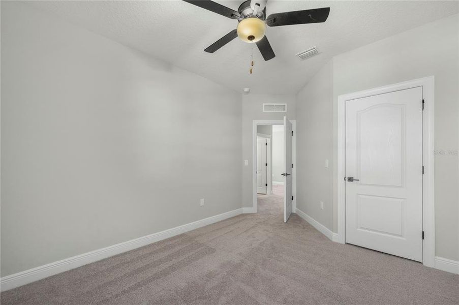 Spacious, unfurnished interior of a new home in , Kissimmee (Image 8).