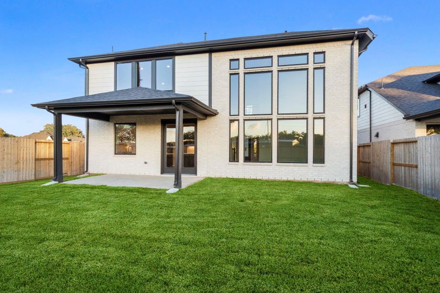 Exterior details and patio area of a home in Sienna 45', 50', Missouri City (Image 23). Exterior details and patio area of a home in Sienna 45', 50', Missouri City (Image 23).