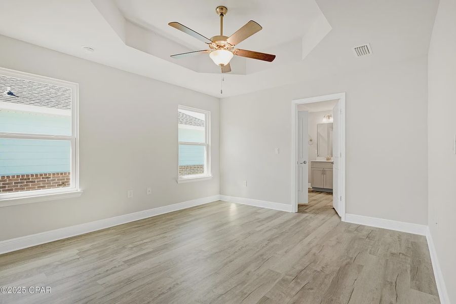 Spacious, unfurnished interior of a new home in East Bay, Panama City (Image 18).