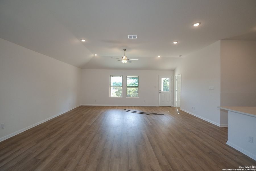 Spacious, unfurnished interior of a new home in Cinco Lakes, San Antonio (Image 21). Spacious, unfurnished interior of a new home in Cinco Lakes, San Antonio (Image 21).