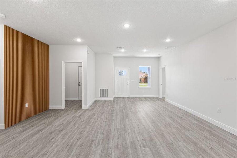 Spacious, unfurnished interior of a new home in , Ocala (Image 23).