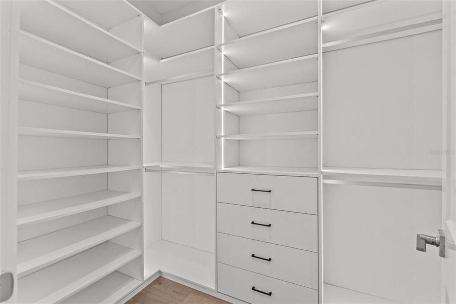 Spacious, unfurnished interior of a new home in Southern Hills Plantation, Brooksville (Image 20).