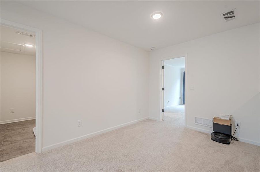Spacious, unfurnished interior of a new home in , Atlanta (Image 26).