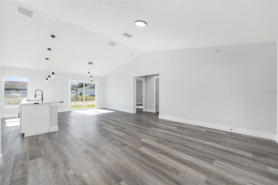 Spacious, unfurnished interior of a new home in , Dunnellon (Image 27).