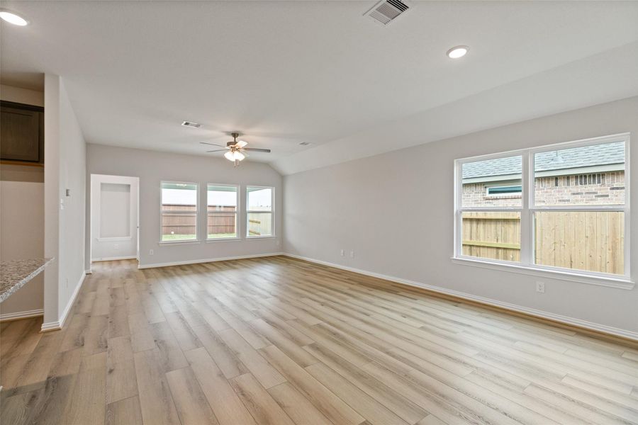 Spacious, unfurnished interior of a new home in Oakwood Estates, Waller (Image 27).