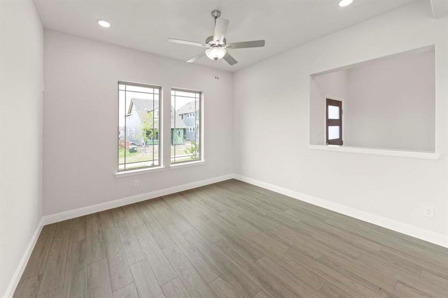 03-475-shady-square-lavon-tx-living-room-windows