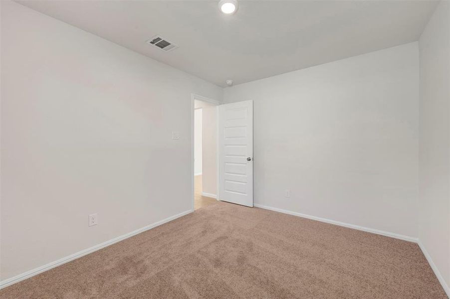 Spacious, unfurnished interior of a new home in Mobberly Farms, Pilot Point (Image 19).