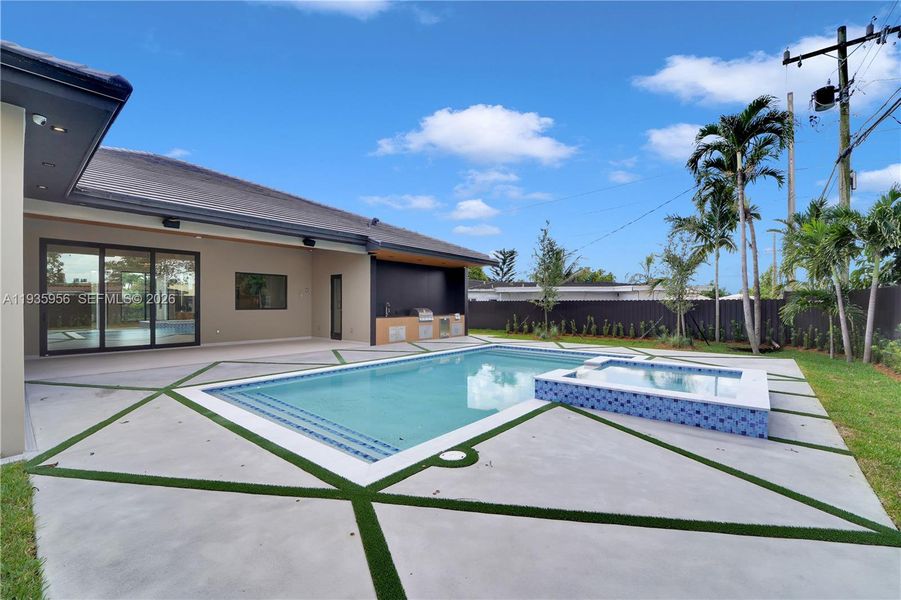 Exterior details and patio area of a home in , Miami (Image 32).