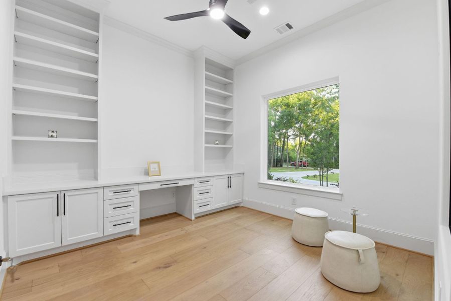 Imagine working in this home office, wouldn't feel like work at all