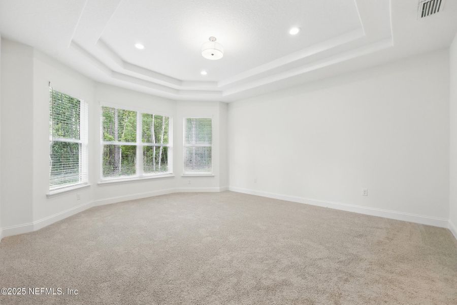 Spacious, unfurnished interior of a new home in Goose Creek Estates, Green Cove Springs (Image 33).