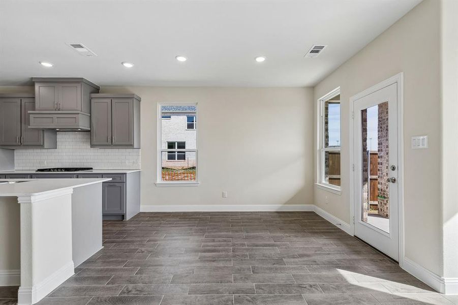 Spacious, unfurnished interior of a new home in AnaCapri, Anna (Image 14).