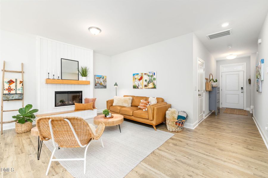 11-web-or-mls-544-Barrington-Row-11