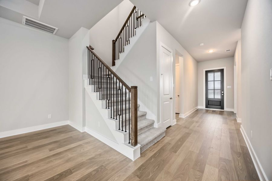 Spacious, unfurnished interior of a new home in Canterra Creek  60', Rosharon (Image 20).