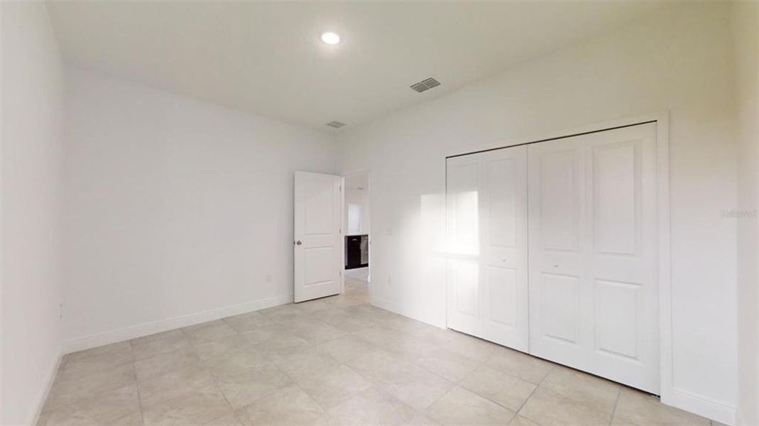 Spacious, unfurnished interior of a new home in , Dunnellon (Image 32).