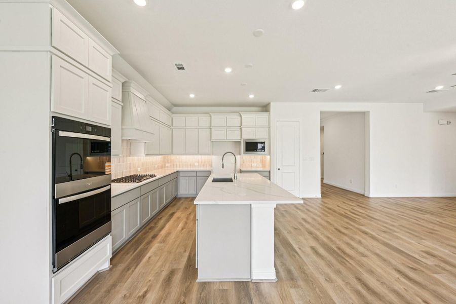 Furnished interior view inside a new home in Evergreen 55', Conroe (Image 6).