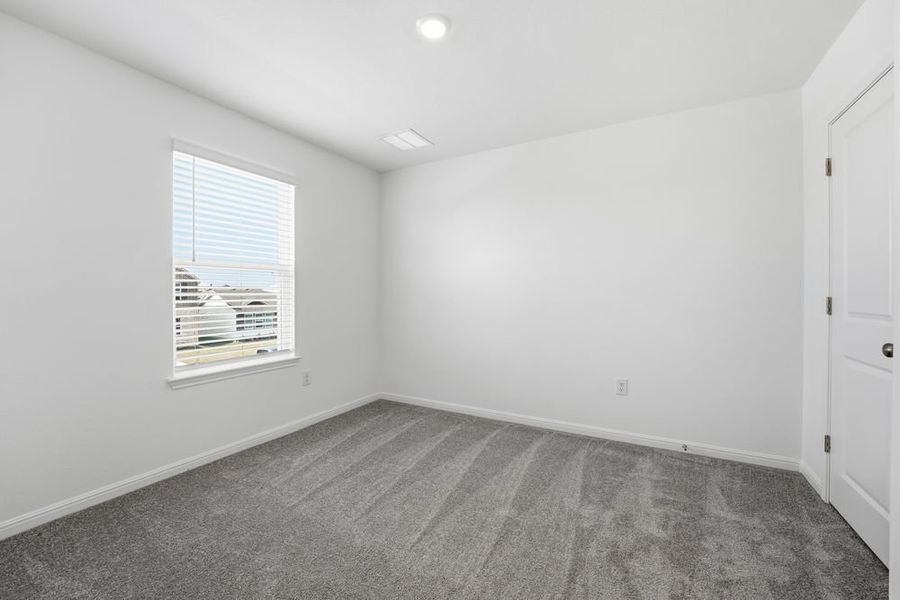Spacious, unfurnished interior of a new home in Longview, Del Valle (Image 15).